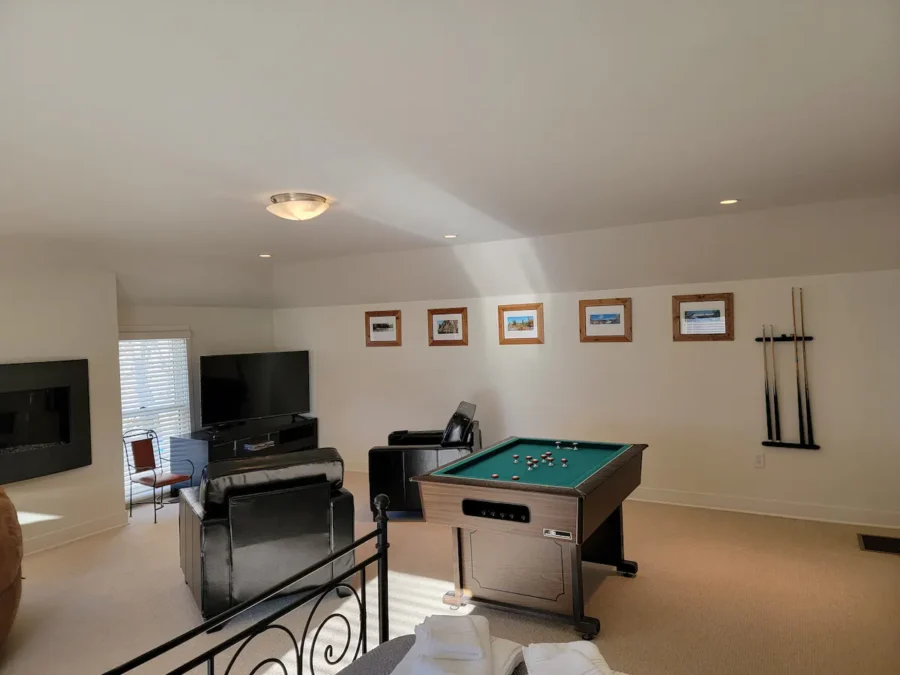 Carriage House Game Room in Mansion Row Airbnb